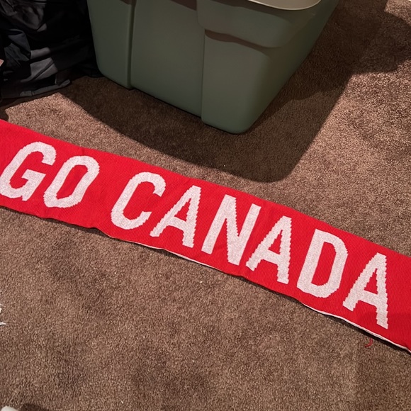 Canada Scarf - Picture 4 of 4